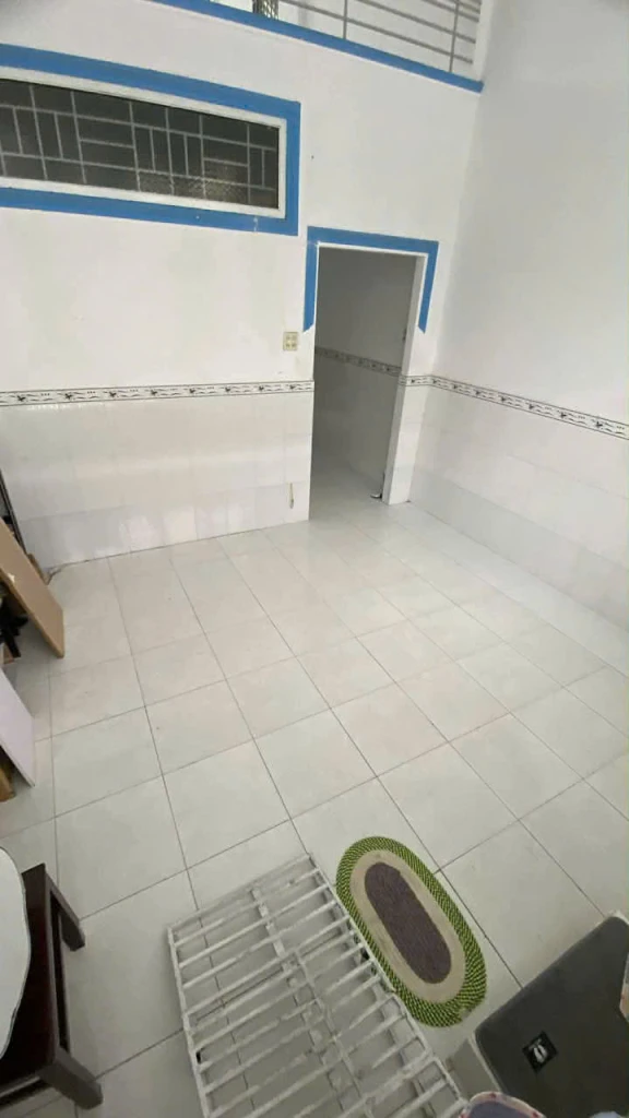 108. Nhà 4 triệu 2 phòng ngủ sau bệnh viện Đa khoa Trung Ương.