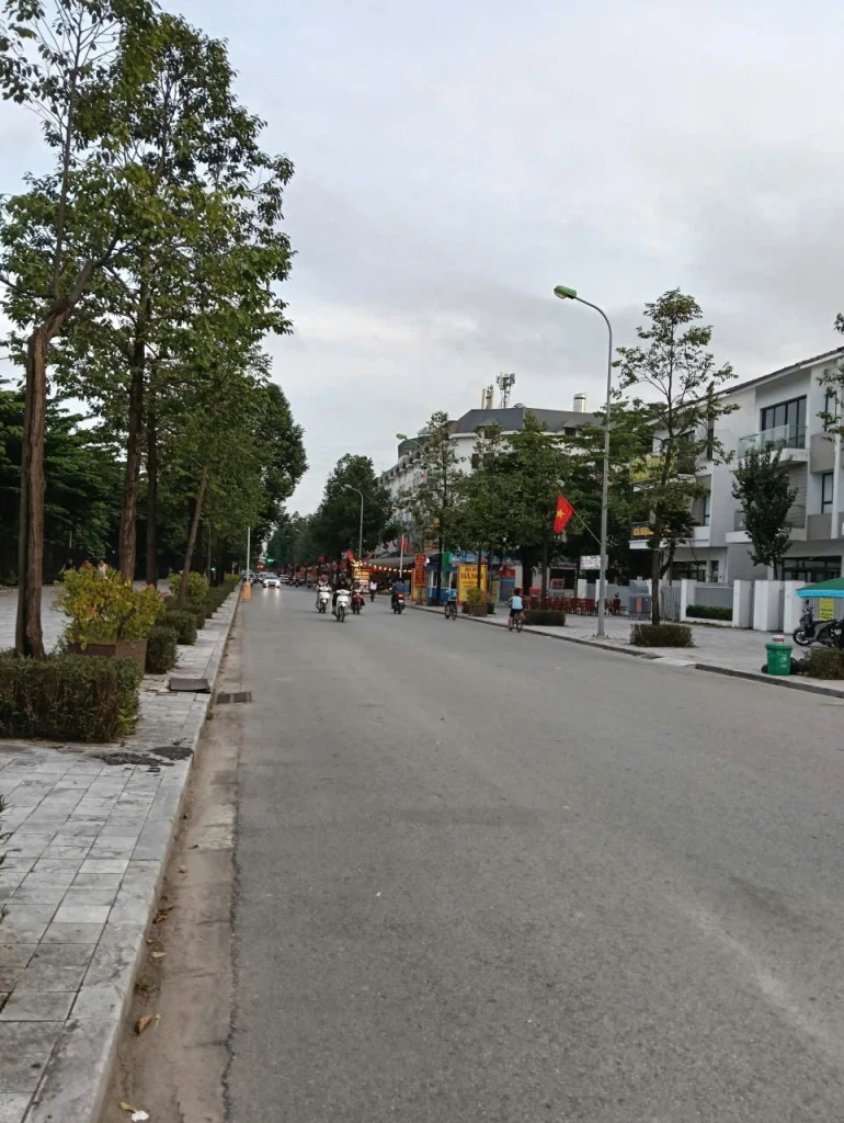 Biệt thự Khu Đô thị Văn Phú 190 m 4 tầng hoàn thiện thang máy mt 10 vỉa hè ô tô tránh