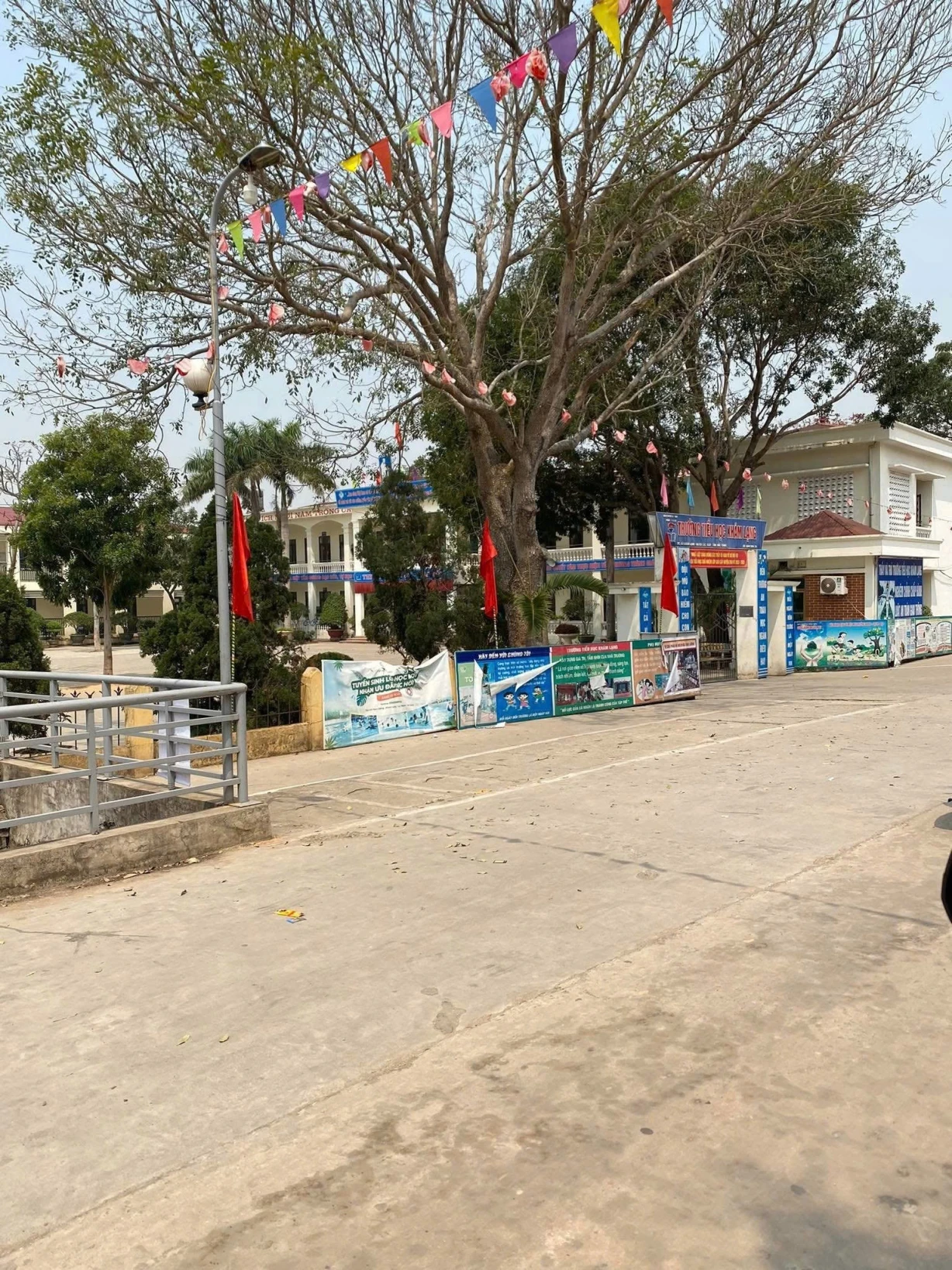 Vị trí chắc chắn tăng giá vì sử dụng xây nhà đẹp được luôn. Để dài hạn thì tăng giá vì cháy hàng (KCN Yên Sơn - Bắc Lũng mà lên thì x2, x3)!!