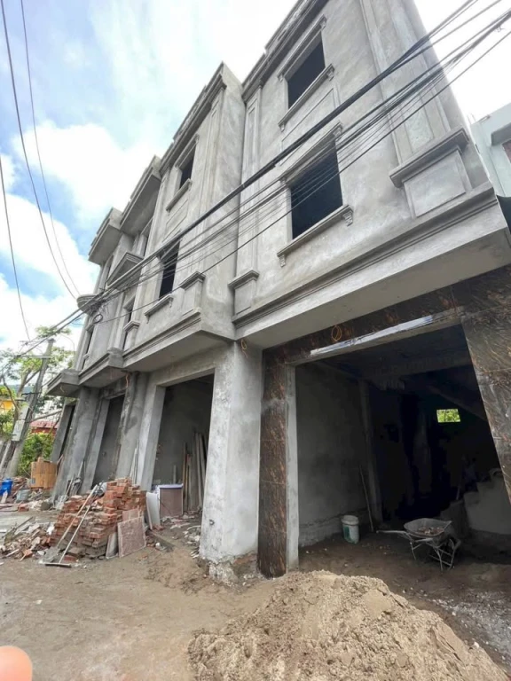 4 em siêu phẩm ! Ô tô 7 chỗ chạy thông