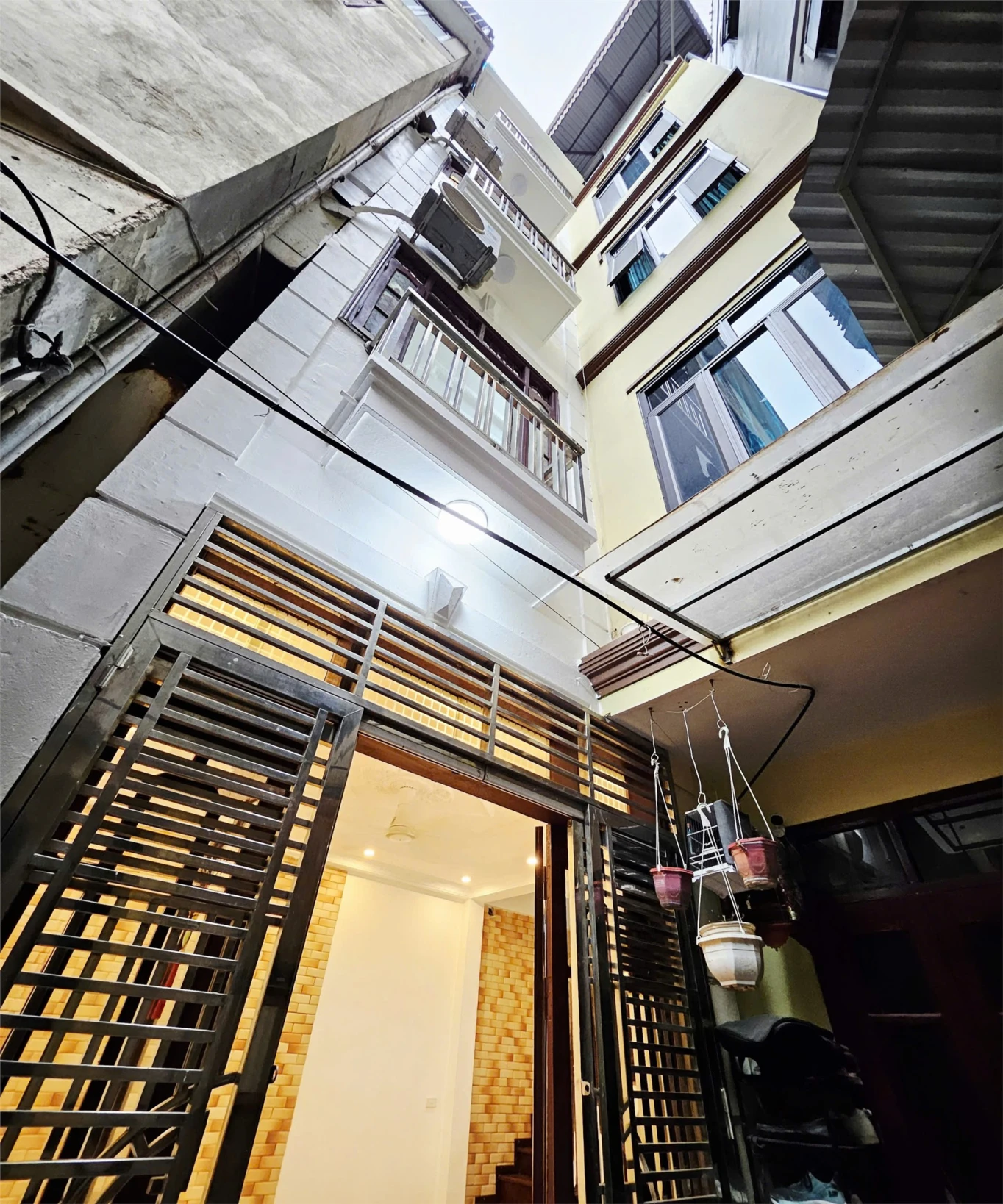 Bán nhà ngõ 514 Hoàng Hoa Thám, DT 40m2, 4 tầng, MT 4m, SĐCC, nhà mới Giá 8.9 tỷ