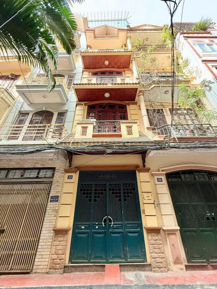 BÁN NHÀ NGÕ 105 LÁNG HẠ, DT 65m2, Xd 4 Tầng, MT 4m, Ô tô Đỗ Cửa, Giá 19 Tỷ. 0933888385