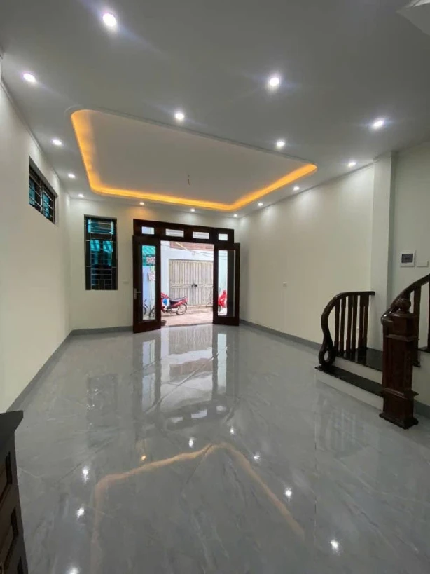 Chủ cần bán gấp nhà BÀ TRIỆU 43m2 - Nhỉnh 7 tỷ chút xíu . Ô TÔ sát nhà.