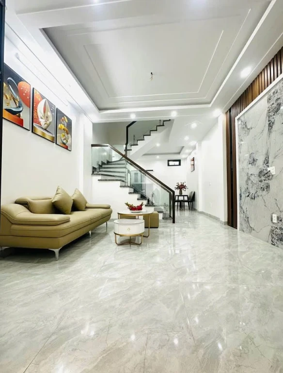 Nhà 3 tầng độc lập khung cột , sân cổng riêng , cấp phép chính tại Đồng Hoà (có giá cho đầu tư)