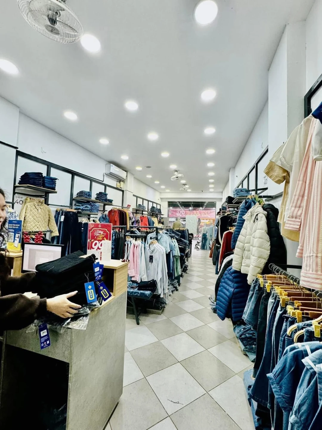 Nhà Mặt Phố Lạc Long Quân, Tây Hồ 71m/6Tầng, MT 4m 38.8 Tỷ, Vỉa hè rộng, KD ngon