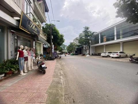 🎉 CHÍNH CHỦ GỬI BÁN – CĂN NHÀ MÁI BẰNG MẶT ĐƯỜNG TRẦN PHÚ – TP LAI CHÂU 🎉