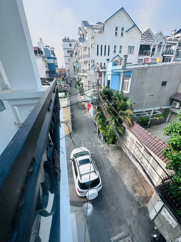 Chính chủ bán nhà đẹp góc 2mặt tiền, ngang 6m,đường ô tô thông, giá chỉ 7.5 tỷ,vừa ở vừa kinh doanh