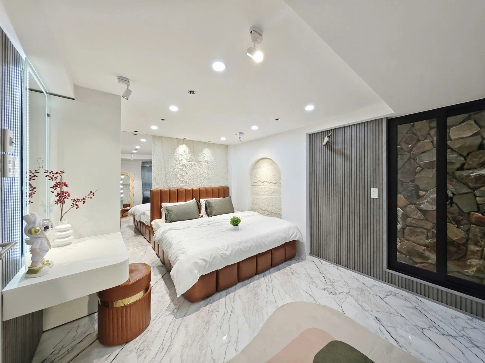 BÁN NHÀ HOÀNG NHƯ TIẾP LONG BIÊN,OTO,THANG MÁY,FULL NỘI THẤT,NGÕ THÔNG 48M