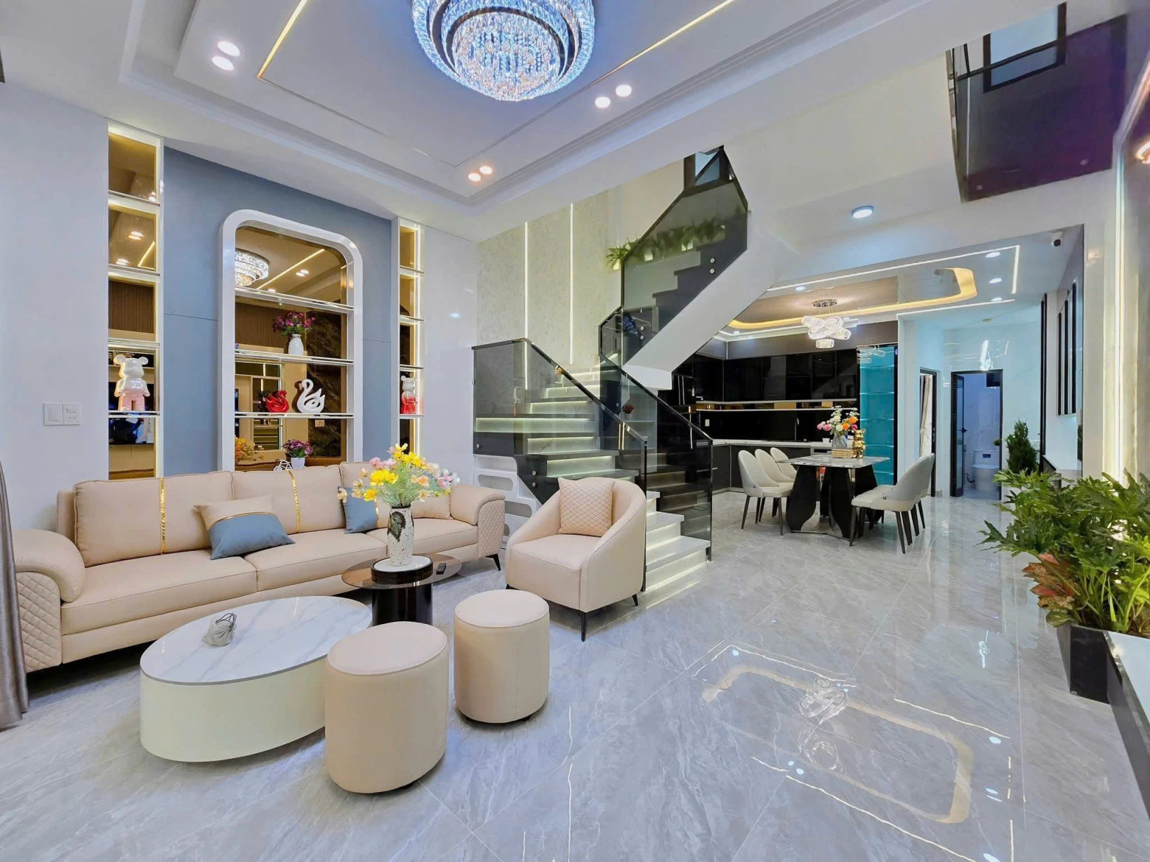 BÁN NHÀ NGỌC THUỴ LONG BIÊN,30M OTO TRÁNH,NGÕ THÔNG,ĐẸP LONG LANH 50M