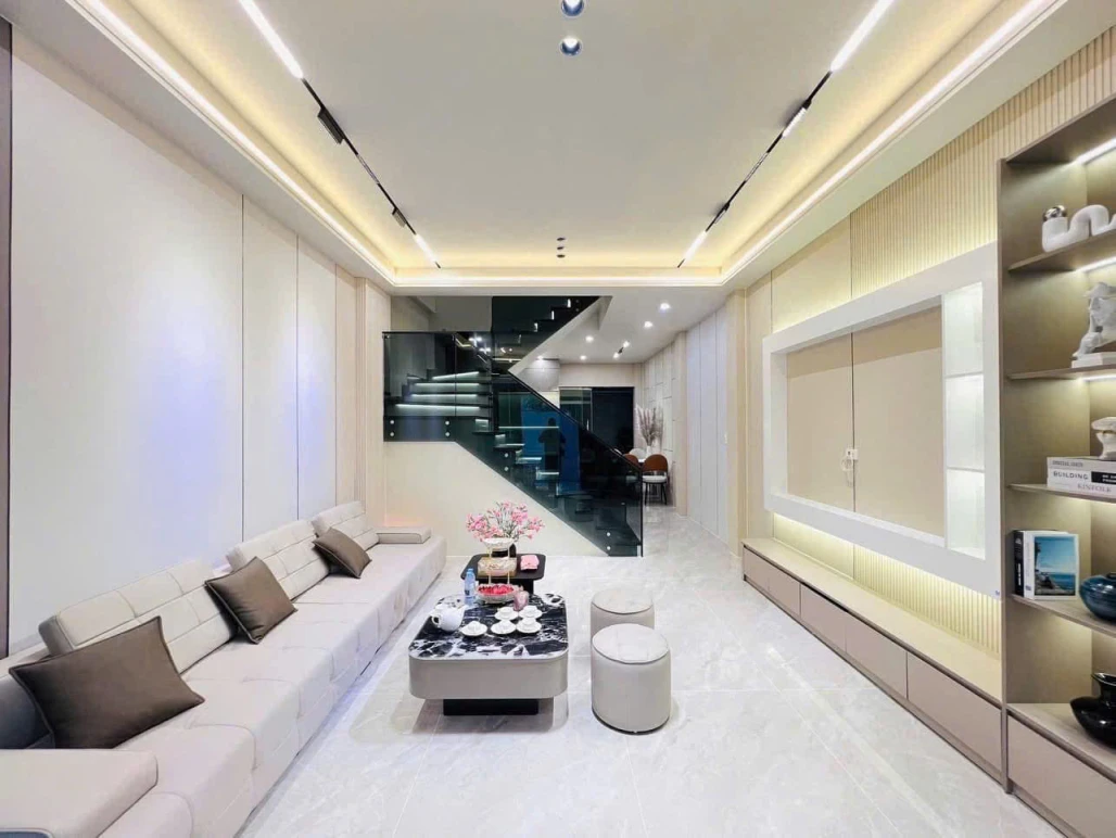 BÁN NHÀ BỒ ĐỀ LONG BIÊN,OTO ĐỖ CỔNG,HỒ ĐIỀU HOÀ,FULL NỘI THẤT,42M NHỈNH 9 TỶ TL