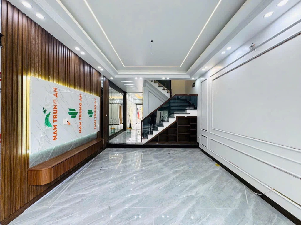 BÁN NHÀ NGUYỄN SƠN LONG BIÊN,OTO ĐỖ CỬA,NGÕ NÔNG,2 THOÁNG,44M NHỈNH 10 TỶ TL