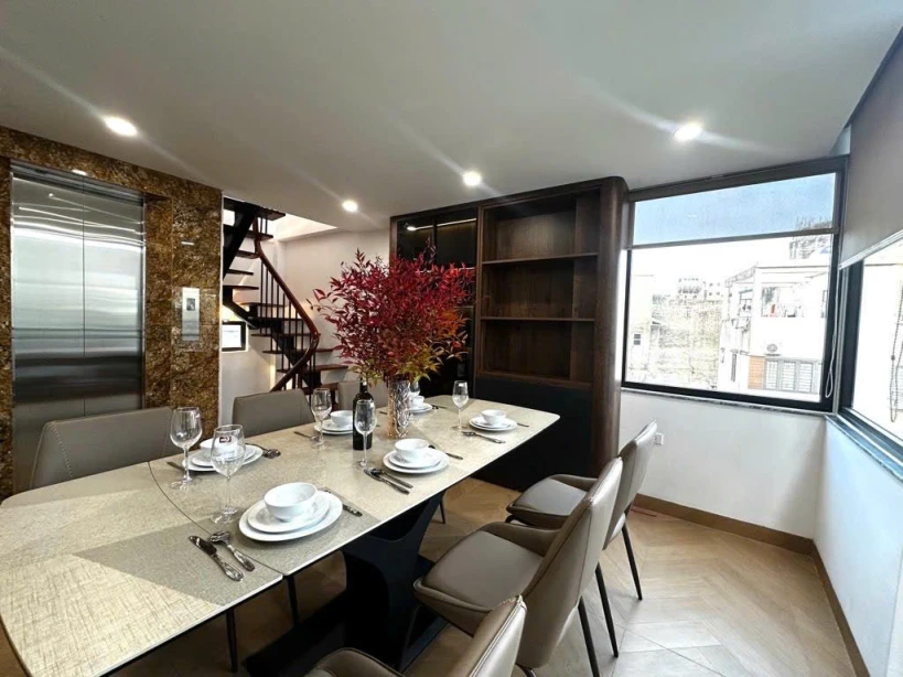 BÁN NHÀ NGỌC THUỴ LONG BIÊN,OTO,PHÂN LÔ,THANG MÁY,NGÕ NÔNG,40M NHỈNH 9 TỶ TL