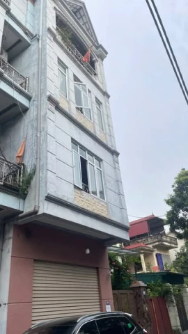 Nhà  sạch sẽ, thoáng mát, gần trường học cấp tiểu học, THCS, THPT