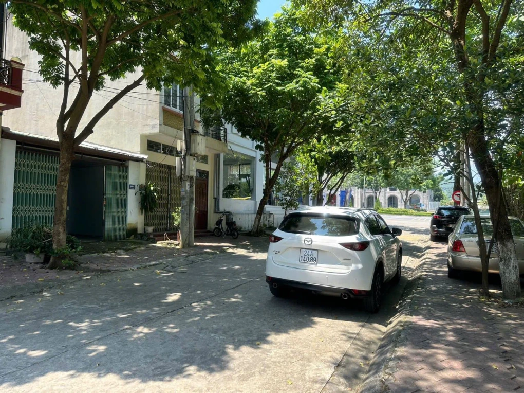 Bá.n nhà 2 mặt đường Trước và Sau, phố Lê Thanh Nghị, Kim Tân