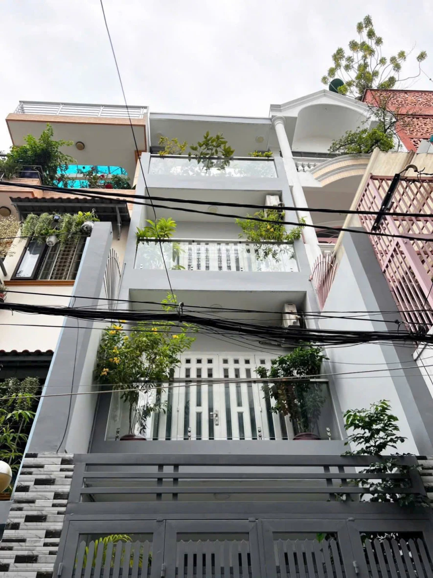 Nhà 4 Tầng 50m² Huỳnh văn Bánh Hẻm Xe Tải tận nhà chỉ 8,9 đồng