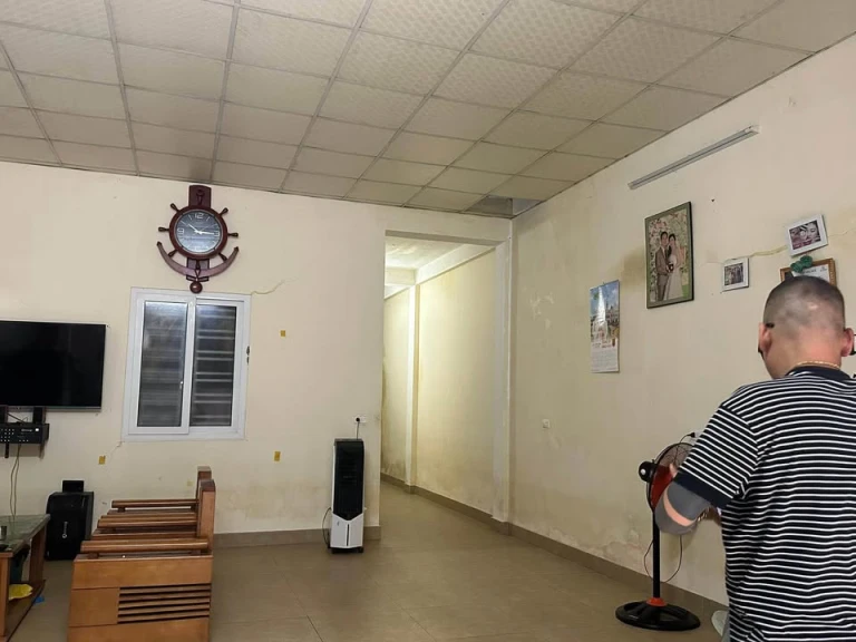 B Á N NHÀ  1 Tầng 2 Phòng Ngủ  Sát Đường Ngô Đức Kế