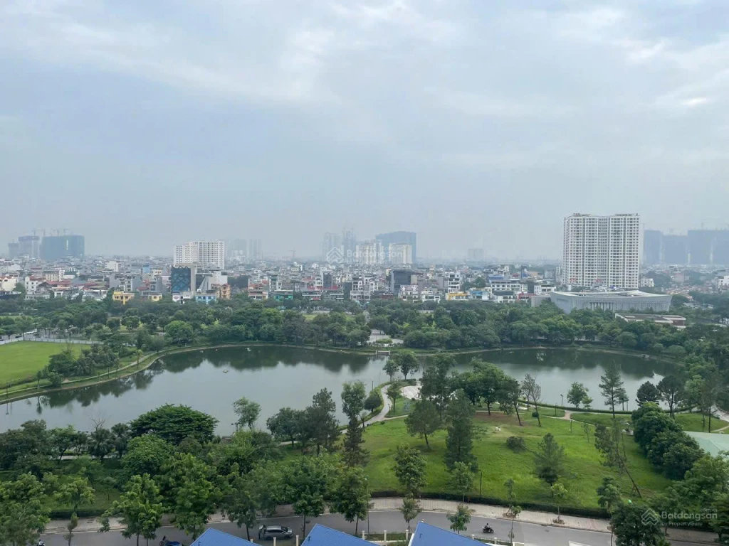 Căn chung cư cao cấp, vị trí trung tâm, ban công view hồ nước, khu dân cư văn minh