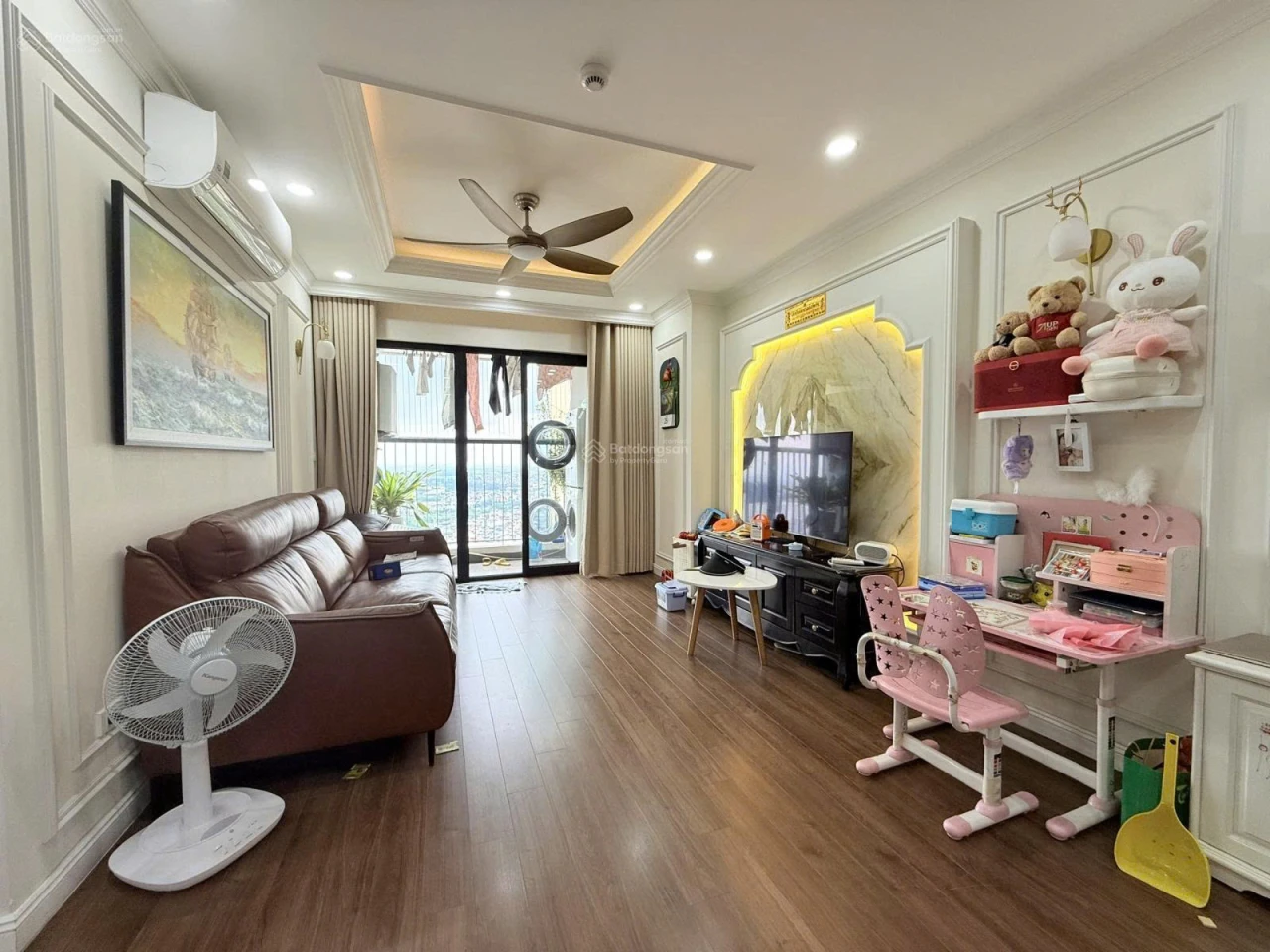 Chính chủ bán CĂN GÓC - TOÀ B Vinaconex, 3PN, phòng khách lớn, 2 ban công, full nội thất, view đẹp