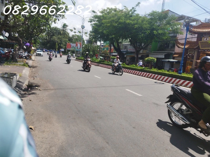 Bán Nhà Mặt Tiền Hùng Vương, TP Sa Đéc, 10x24m, 3 Tầng, Sổ Hồng.