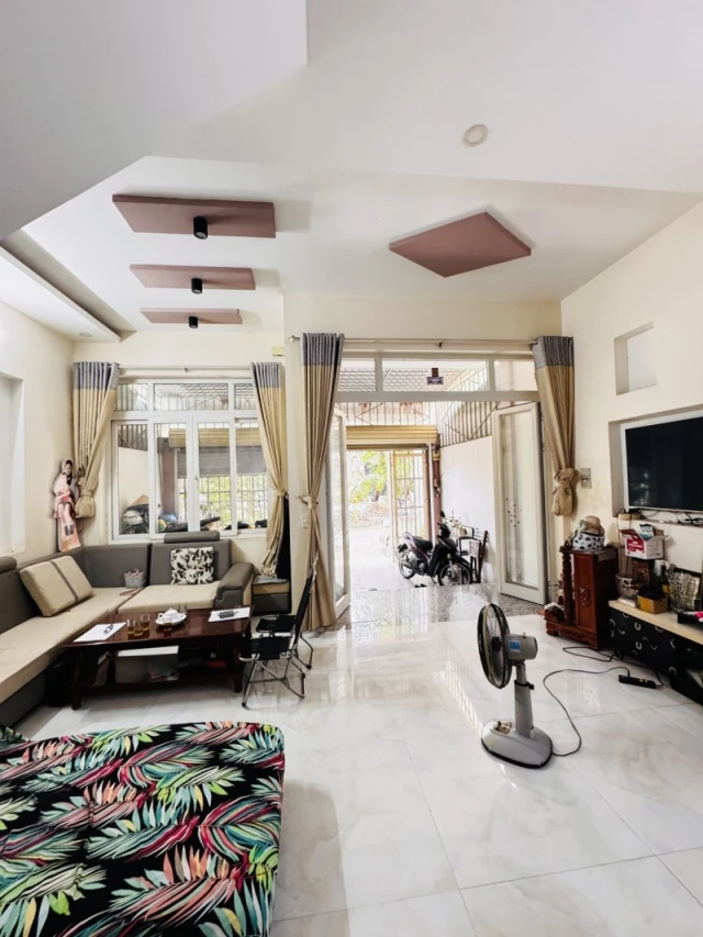 Bán nhà đường 102, Phường Tăng Nhơn Phú A, Q9, Thủ Đức, TP HCM. DT 84m2, 3 tầng, 4PN, sổ hồng, giá 7.45  tỷ.