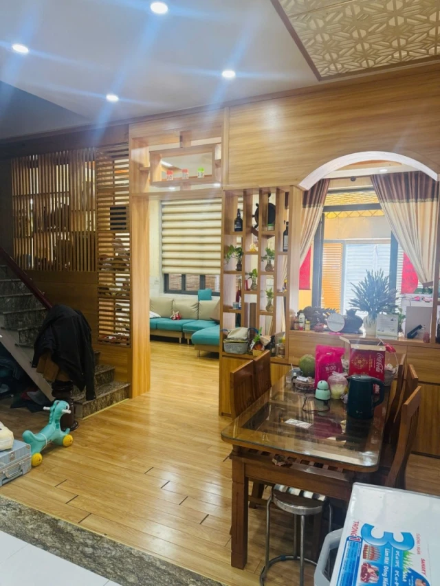 Bán nhà đường Đình Phong Phú, Q9, Thủ Đức, TP HCM. DT - 80m2, 3 tầng. Giá 7.15  tỷ, SHR. 0933125879.