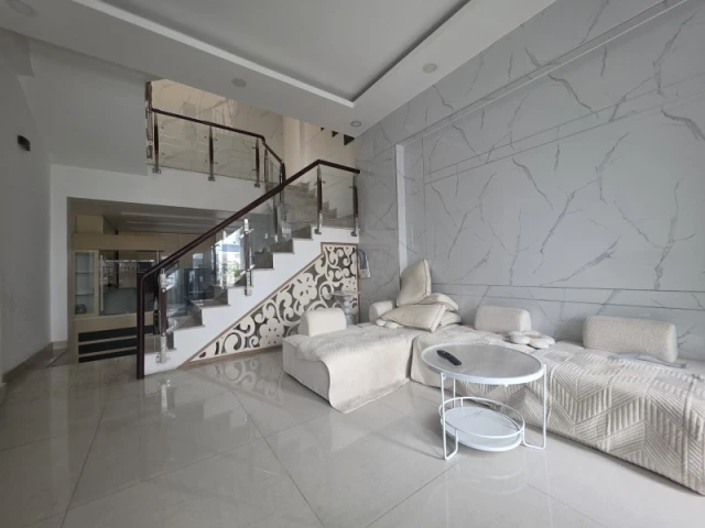 Bán nhà mặt phố đường số 28, Phường Cát Lái, Q2, TP HCM. DT 76m2, 4 tầng, SH. Giá 10.59  tỷ.