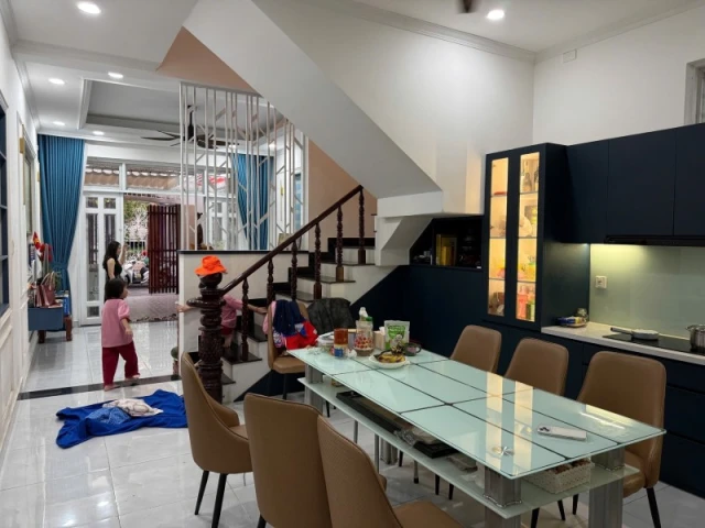 Bán nhà đường Đỗ Xuân Hợp, Phước Long B, Q9, Thủ Đức, TP HCM. DT  80m2, 4 tầng, sổ hồng. Giá 10.4 tỷ