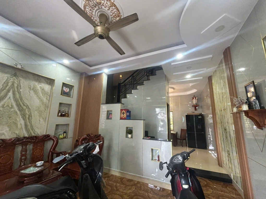 Bán nhà 3 tầng 50m2 đường Số 6, Linh Xuân, Thủ Đức, TP HCM. Giá 4,95 tỷ, sổ hồng chính chủ.