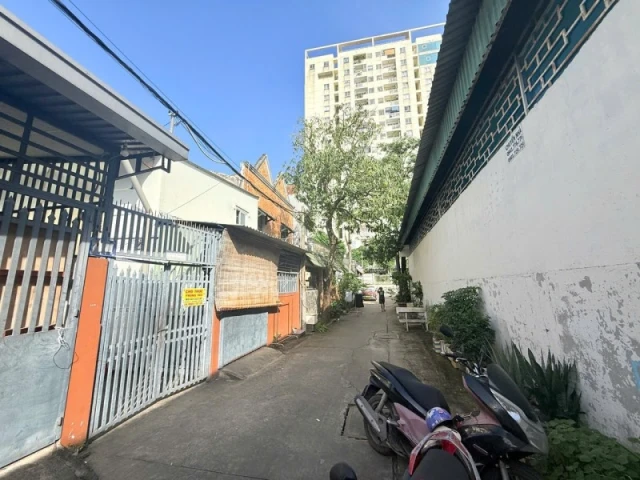 Bán nhà hẻm xe hơi đường Số 26 Linh Đông, Thủ Đức, TP HCM. DT 532m2, 19 phòng CHDV, giá 15.7 tỷ.