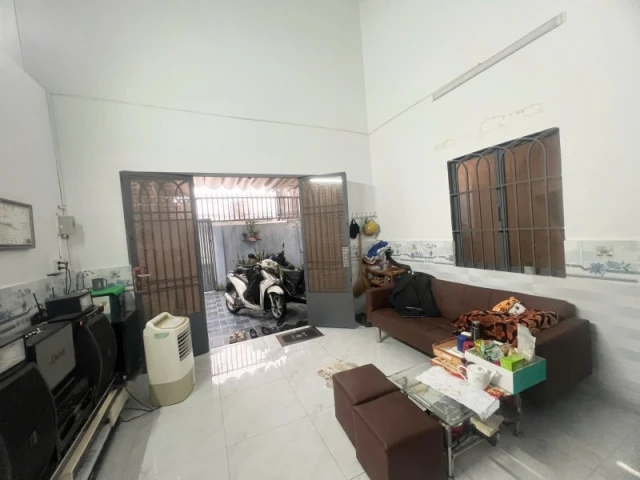 Bán nhà 2 tầng đường Số 16, Hiệp Bình Chánh, Thủ Đức, TP HCM, DT 72m2. Giá 5.9 tỷ, sổ hồng. Liên hệ: 0933125879.