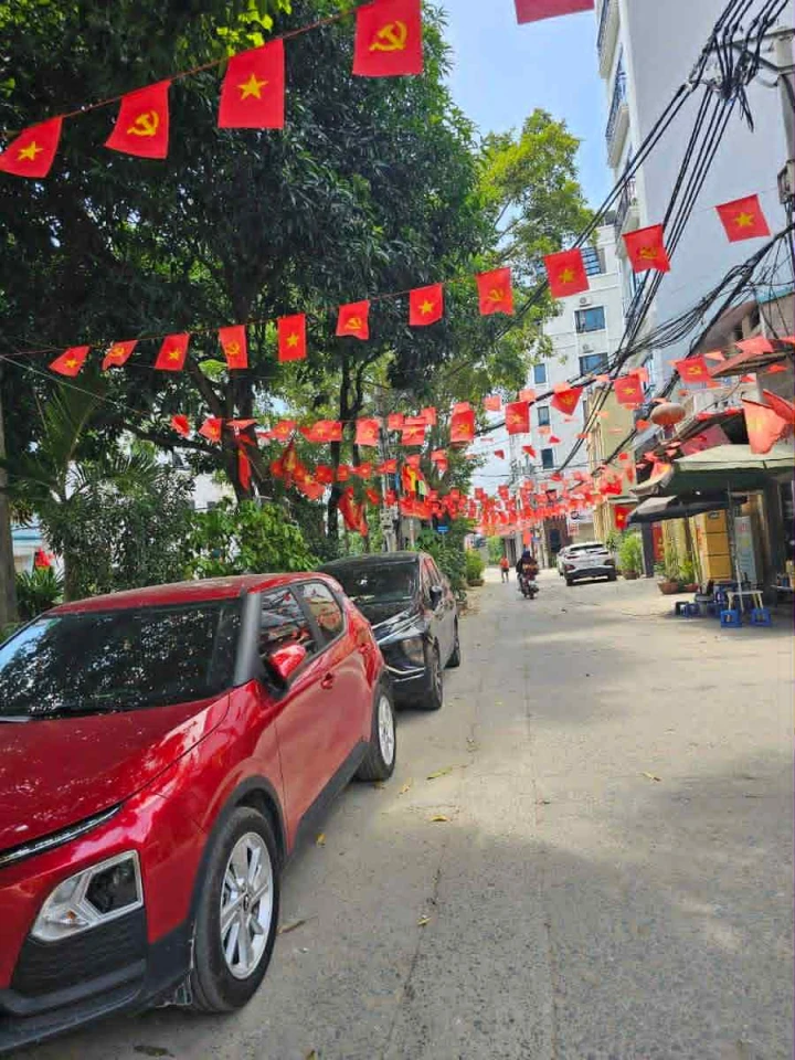 Nhà phân lô giá tốt Bắc Từ Liêm, lô góc ô tô tránh dừng đỗ ngày đêm, view sân chơi, ngõ thông, dân trí cao