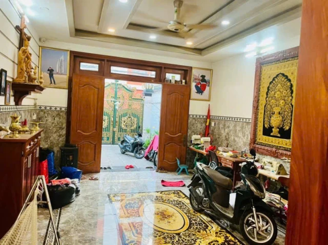 🔥 CHỦ ĐỊNH CƯ NƯỚC NGOÀI – CẦN BÁN GẤP BIỆT THỰ ĐẸP GIÁ TỐT 🔥
💥 Giảm Sốc 2,6 Tỷ – Giá Mới Chỉ Còn 12,9 Tỷ! 💥
🏡 BIỆT THỰ 5 TẦNG – FULL NỘI THẤT CAO CẤP
📍 Mặt tiền đường Trung Mỹ Tây, Quận 12 🔥 CHỦ ĐỊNH CƯ NƯỚC NGOÀI – CẦN BÁN GẤP BIỆT THỰ ĐẸP GIÁ TỐT 🔥
💥 Giảm Sốc 2,6 Tỷ – Giá Mới Chỉ Còn 12,9 Tỷ! 💥
🏡 BIỆT THỰ 5 TẦNG – FULL NỘI THẤT CAO CẤP
📍 Mặt tiền đường Trung Mỹ Tây, Quận 12