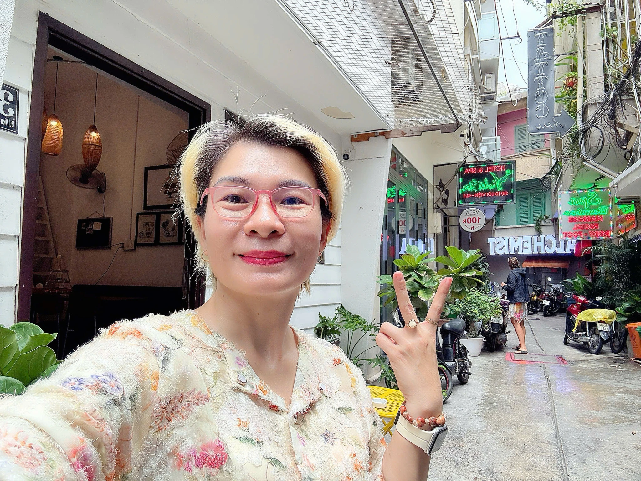 HIẾM 4M * 17M - BÁN HOTEL 6 TẦNG NGAY TẠI PHỐ TÂY Đ. BÙI VIỆN, Q.1 - NƠI KHÁCH TÂY LƯU TRÚ NHỘN NHỊP * Liên hệ GIANG GIANG: 093.86.76.685