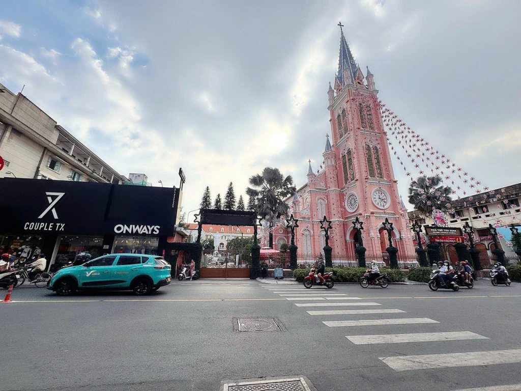 BÁN CHDV 6 TẦNG MẶT TIỀN HXH Đ.HAI BÀ TRƯNG, QUẬN 1 - VIEW NHÀ THỜ & CHỢ TÂN ĐỊNH NỔI TIẾNG - SẴN DÒNG TIỀN ĐÊUG 680 TRIỆU/NĂM - GIANG GIANG 0938676685