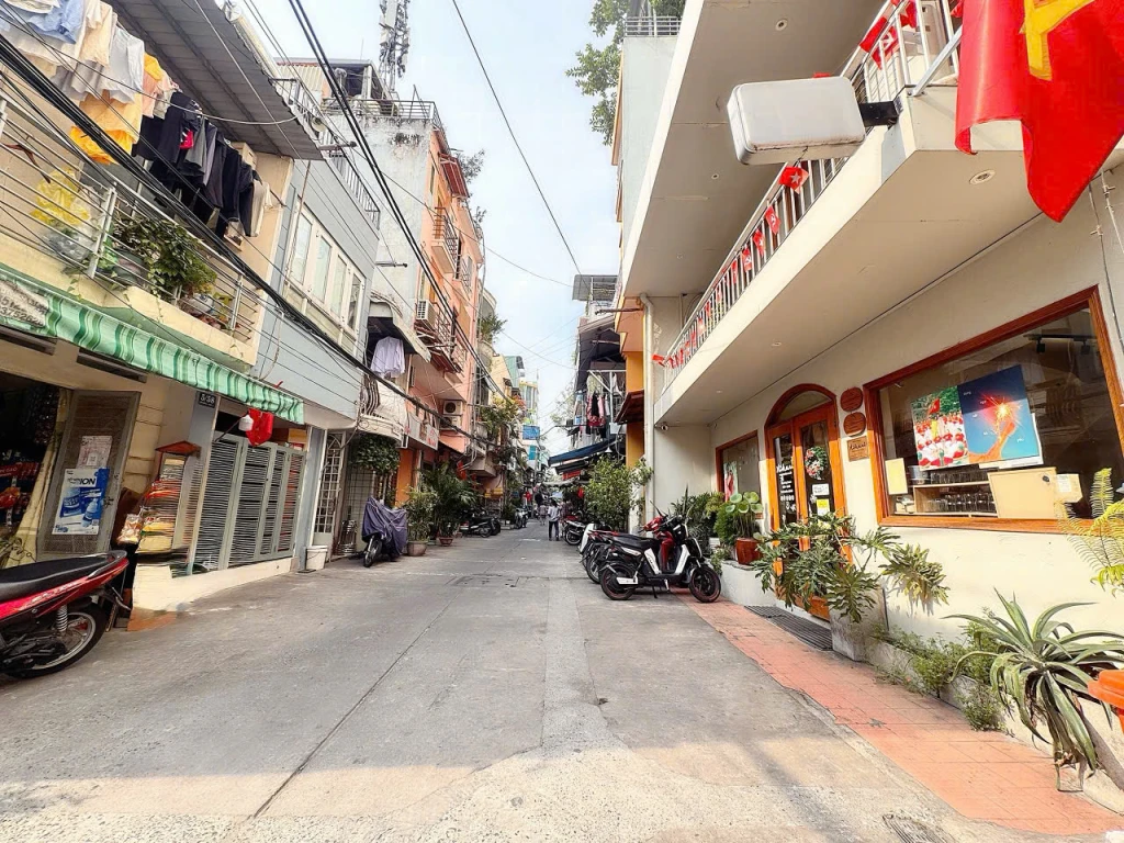 HIẾM DT LỚN 7,6M*17M VUÔNG VỨC - BÁN NHÀ 2 TẦNG HXH Đ.NGUYỄN TRUNG NGẠN, P.BẾN NGHÉ, QUẬN 1 - CHỦ 1 ĐỜI XƯA 0938676685 GIANG GIANG