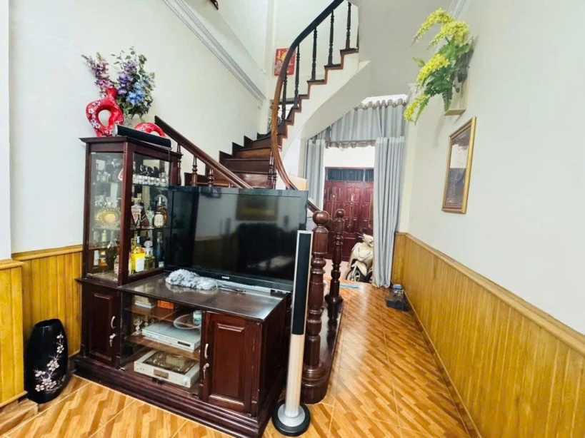 ❓CÓ ĐỦ LÀM BẠN NGẠC NHIÊN? Nhà 16m² xây 4 tầng, hơn 3.3 tỷ, trung tâm Đống Đa