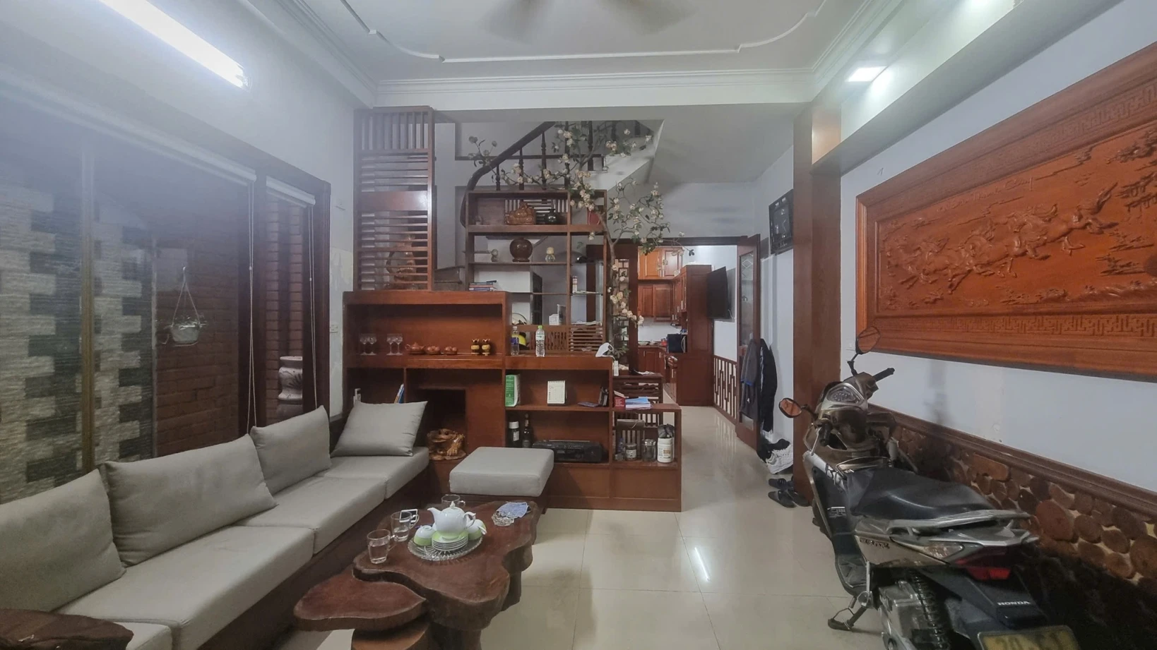 Bán gấp nhà Phố Khương Trung- 41m*5 tầng*5mMT- ô tô vào nhà-Gần hồ-Kinh doanh. 12,6 tỷ