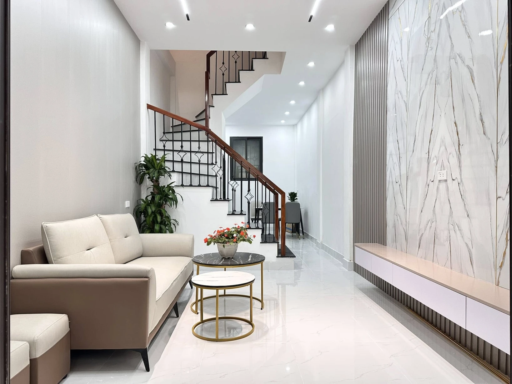 Bán Nhà mới ngõ 282 Kim Giang-38m*5tầng-Sát KĐT, ĐH Thăng Long. Ô tô đỗ cách 10m. 9,8 tỷ