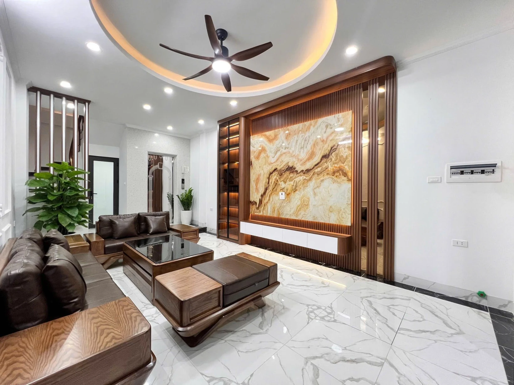 Nhà Phố Khương Đình-40m*7tầng, Thang máy-Ngõ thông; ô tô con đỗ cách 10m- Nhỉnh 12 tỷ