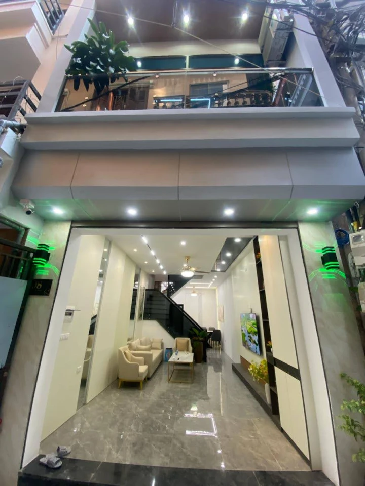 Nhà phân lô Hoàng Văn Thái-42m*5 tầng*4,5mMT- Ôtô đỗ cửa-Gần Trường,Chợ. Giá 15,8 tỷ