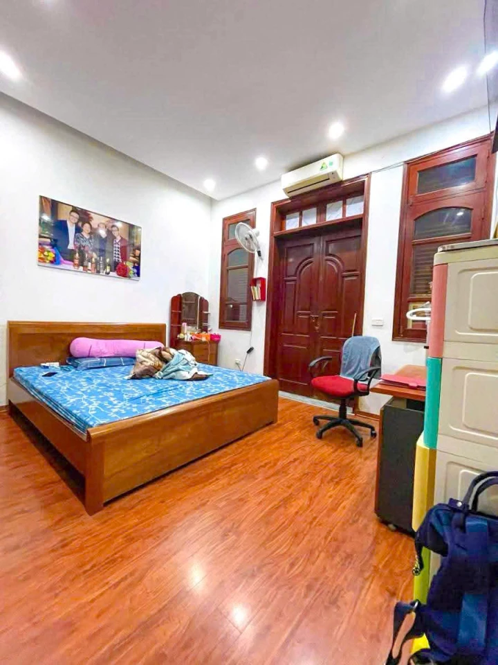 Nhà riêng Kim Giang, 87m*5 tầng, mặt tiền 8m; đang cho thuê 50 triệu/tháng. Giá chào 17,9 tỷ Nhà riêng Kim Giang, 87m*5 tầng, mặt tiền 8m; đang cho thuê 50 triệu/tháng. Giá chào 17,9 tỷ