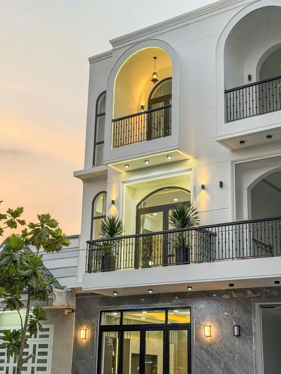 Nhà full nội thất 1 trệt 2 lầu MT Bùi Ngọc Thu, sổ hồng riêng, giá 2 tỷ 8