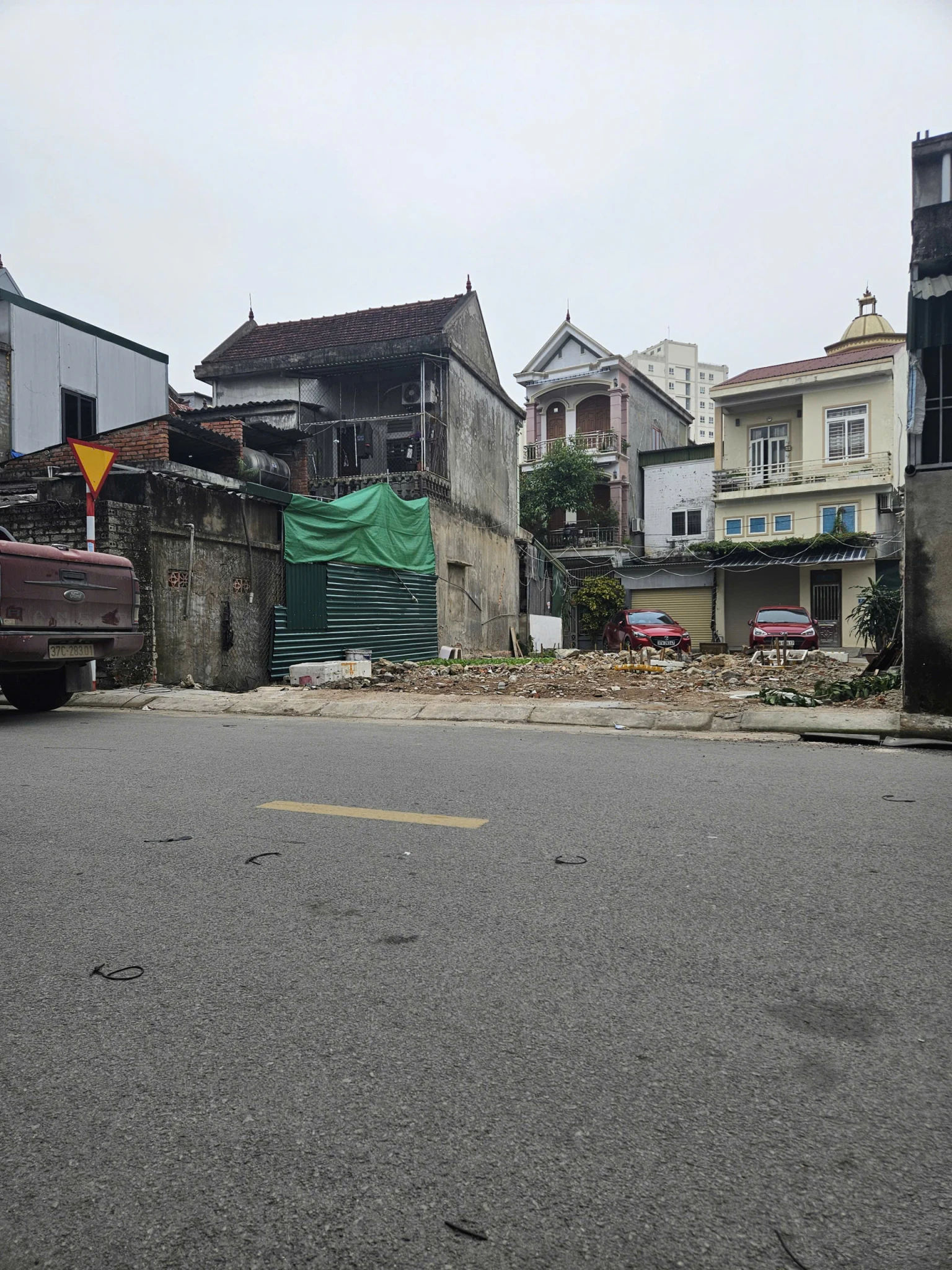 CẦN BÁN 176m² ĐẤT KHỐI 11 – TRƯỜNG THI CŨ (NAY PHƯỜNG TRƯỜNG VINH), NGHỆ AN – 2 MẶT ĐƯỜNG, KINH DOANH TỐT