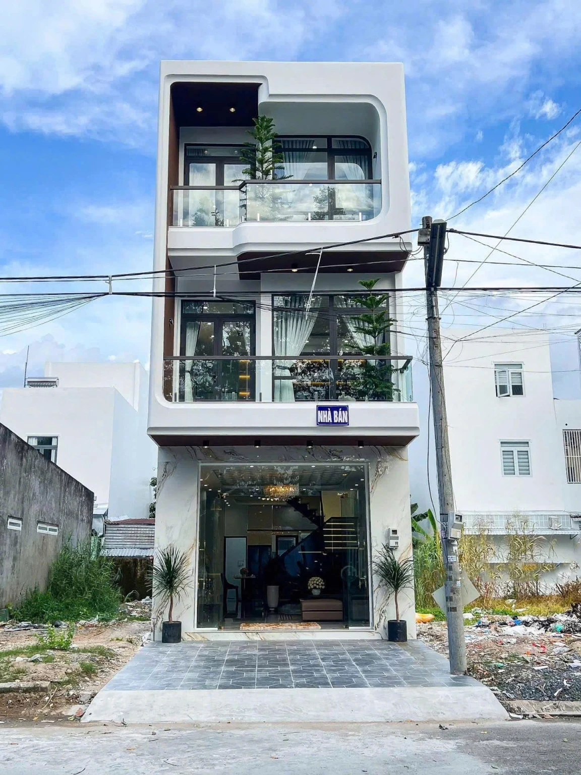 Nhà Mặt Phố Giá Nhà Hẻm - Khu Phố An Ninh - Vị Trí Đắc Địa - Ôtô Ra Vào Thoải Mái