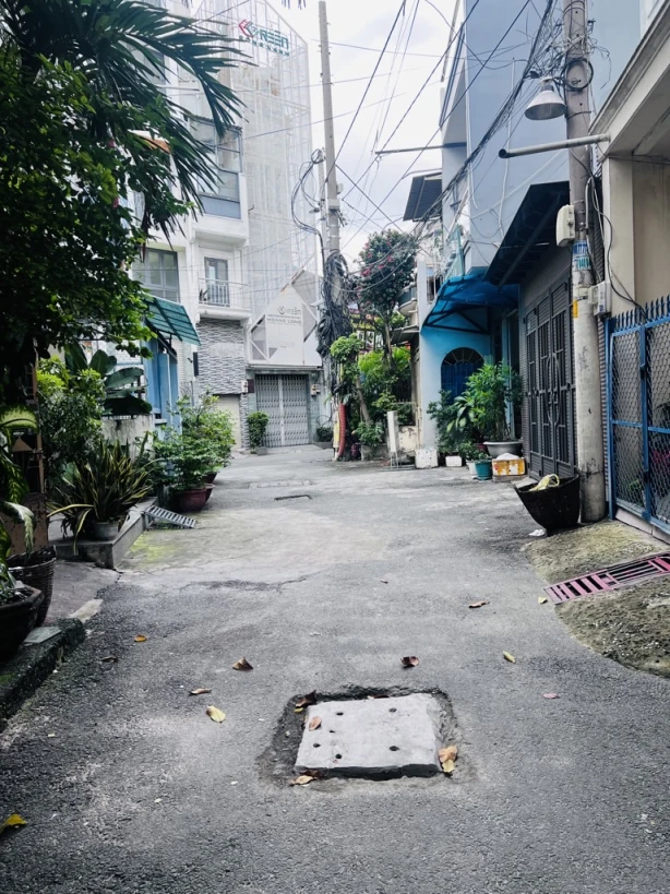 HẺM Ô TÔ ĐẬU TỚI NHÀ - SÁT MẶT TIỀN LẠC LONG QUÂN