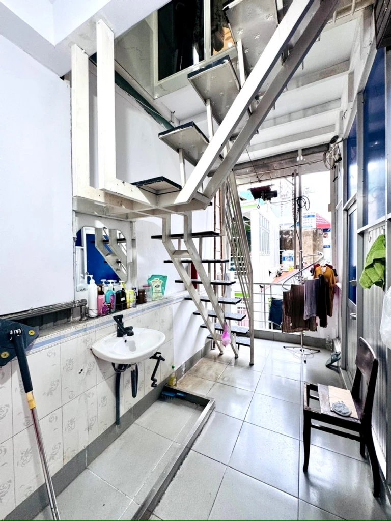BÁN NHÀ 6 TẦNG GẦN NGÀY MẶT TIỀN XE HƠI Đ.ĐOÀN VĂN BƠ- GIAO THƯƠNG Đ.BẾN VÂN ĐỒN VỚI Đ.HOÀNG DIỆU- NGUYỄN TẤT THÀNH.