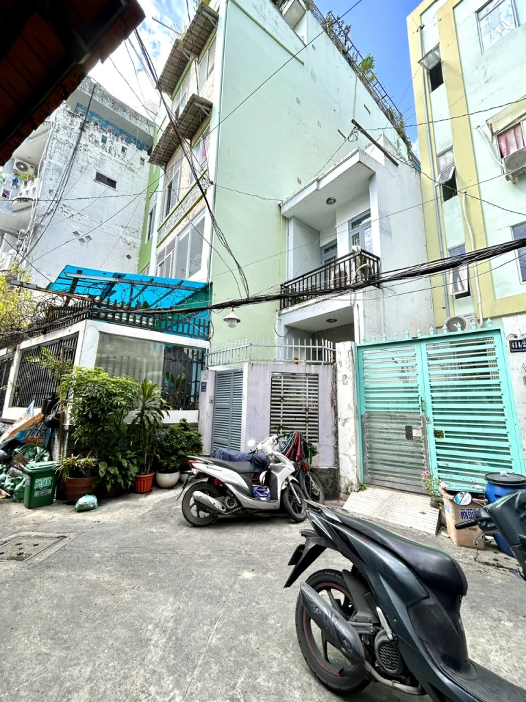 BÁN NHÀ Đ.ĐOÀN VĂN BƠ- DT 99 M2- GẦN ĐẠI HỌC NGUYỄN TẤT THÀNH VÀ TRƯỜNG XÓM CHIẾU- NGAY KHU ĂM THỰC VĨNH KHÁNH.