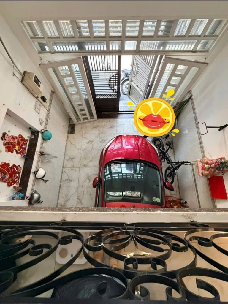 NHÀ BÁN MẶT TIỀN Đ.SỐ XE HƠI NGỦ TRONG NHÀ- GIAO THƯƠNG Đ.TÔN ĐẢN VỚI KHÁNH HỘI- BẾN VÂN ĐỒN- GẦN TRƯỜNG ĐẠI HỌC NGUYỄN TẤT THÀNH.