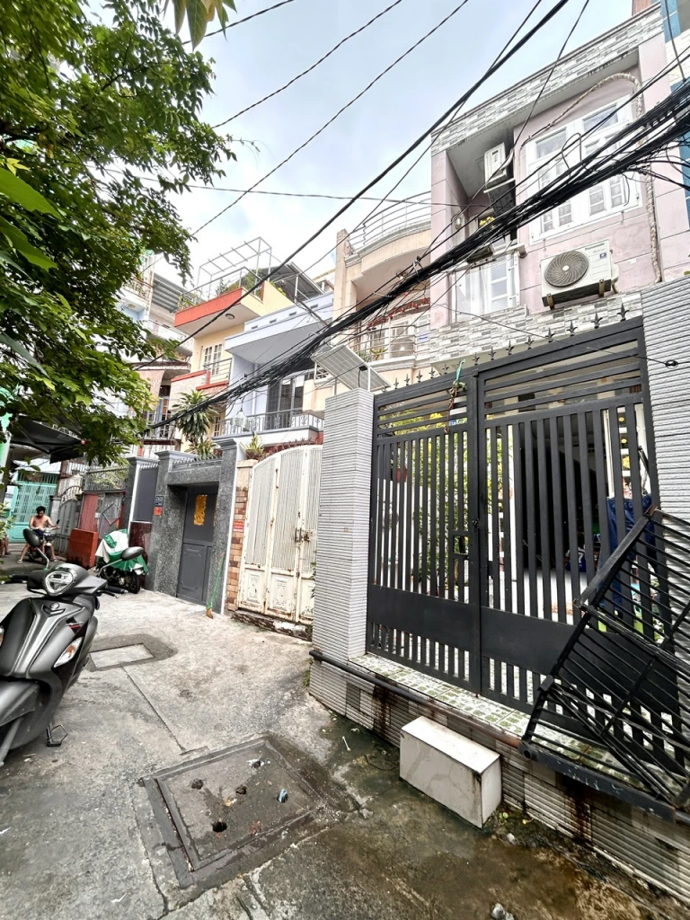 BÁN NHÀ Đ.ĐOÀN VĂN BƠ- NGANG 4.1M- NỞ HẬU TÀI LỘC- CÁCH 100M RA CHỢ HẺM XE HƠI- GIAO THƯƠNG GIỮA TÔN ĐẢN VÀ XÓM CHIẾU- GẦN ĐẠI HỌC NGUYỄN TẤT THÀNH.