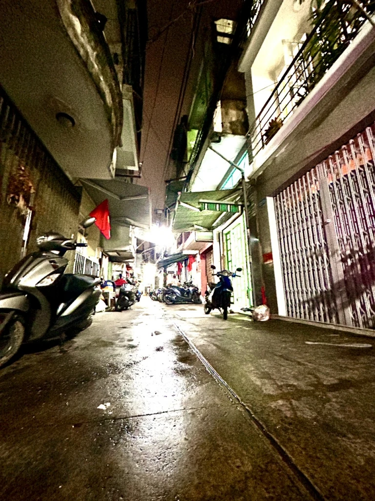 BÁN NHÀ 28 M2- 3 TẦNG- NGAY CHỢ XÓM CHIẾU- GIAO THƯƠNG Đ.HOÀNG DIỆU VỚI TÔN ĐẢN- NGUYỄN TẤT THÀNH.